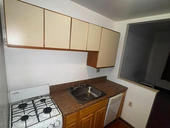 2nd image of 727 S 16th St APT 1