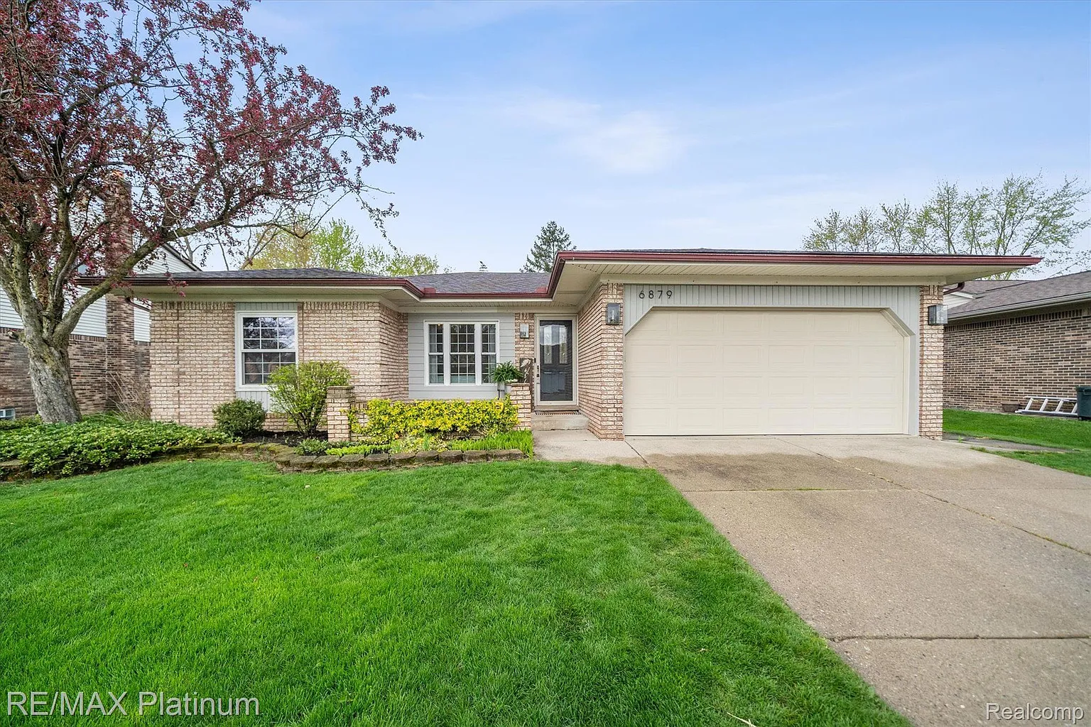 6879 Longwood Rd photo 1