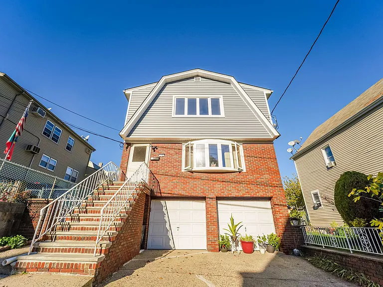 79 Hoyt St #2 — Photo 1