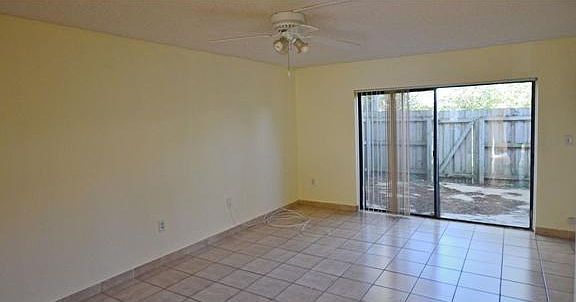 4th image of 405 Palm Cir E
