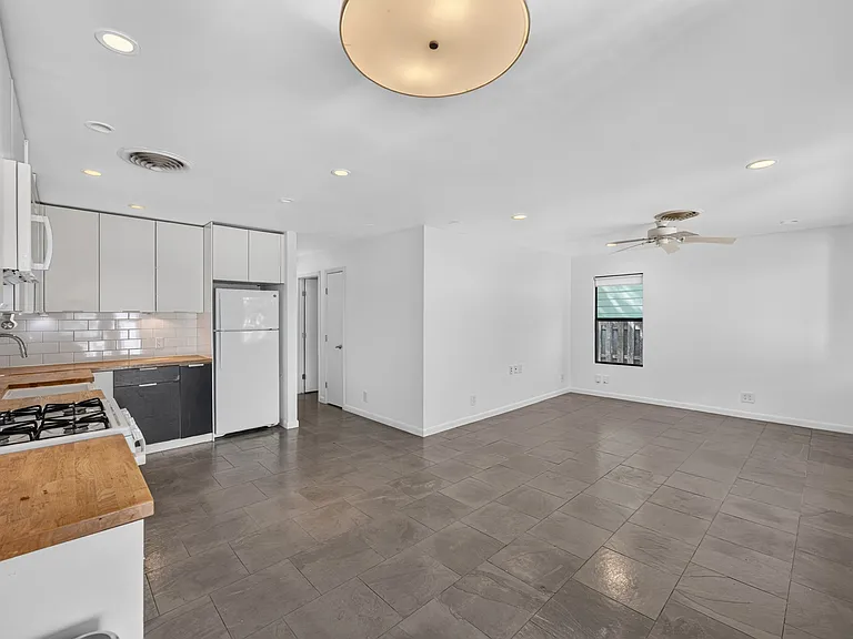 1703 Wethersfield Rd — Photo 7