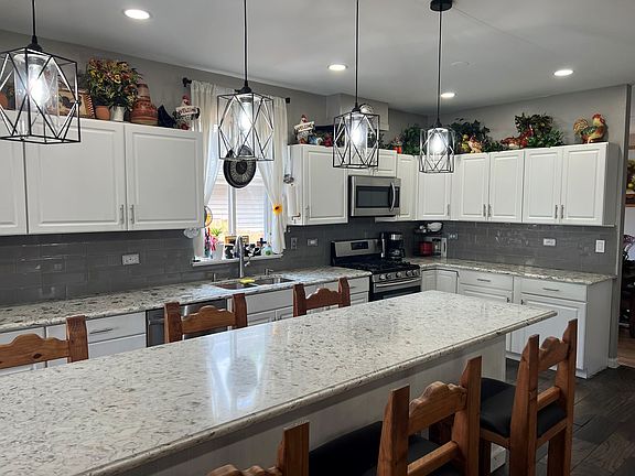 4th image of 2417 Columbia Ln