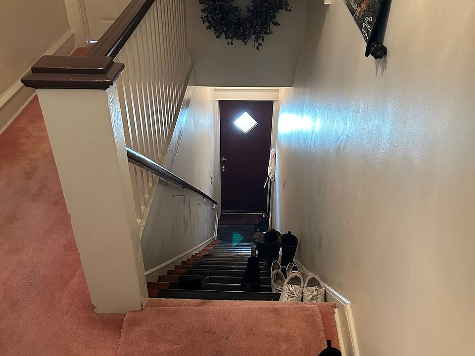 Hardwood stairs to 2nd floor