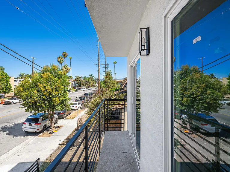 6830 Hazeltine Ave — Photo 15
