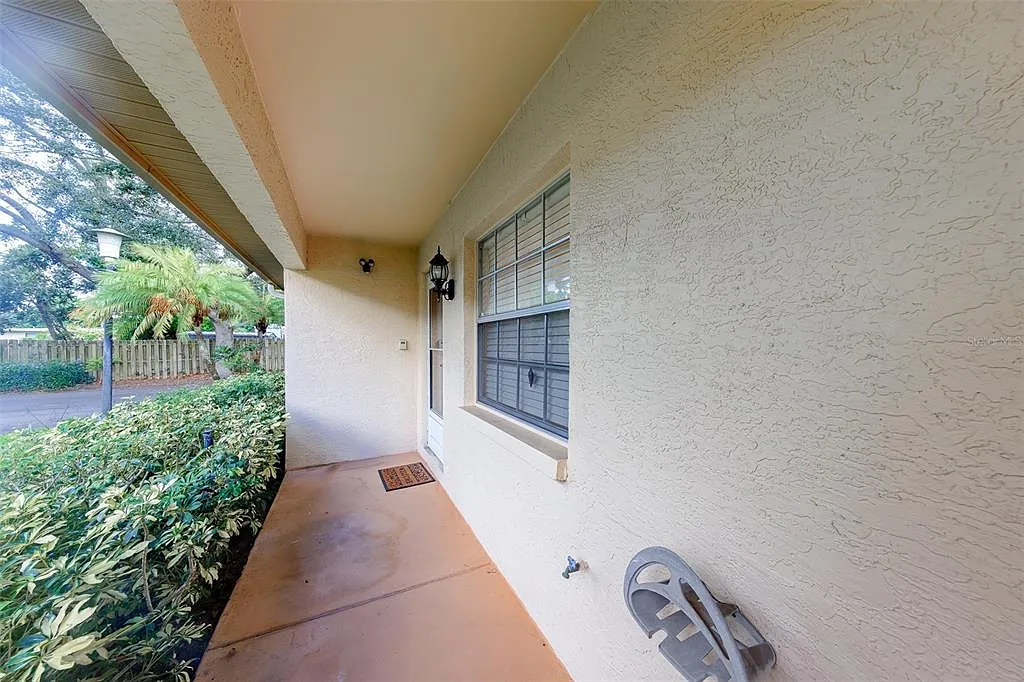 2 bed, 2.0 bath, 925 sqft, $1,900 — Photo 2
