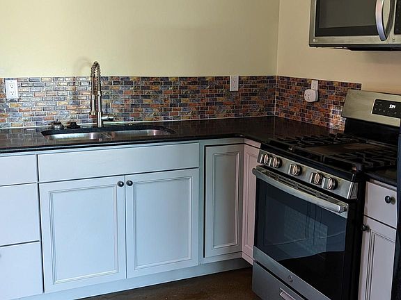 4th image of 2114 Glencoe Dr