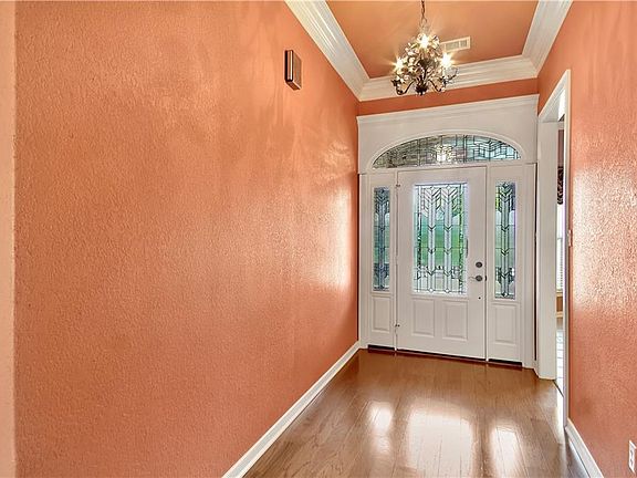 2nd image of 2201 Parkridge Dr