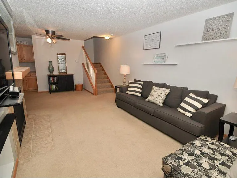 515 French Ln — Photo 2