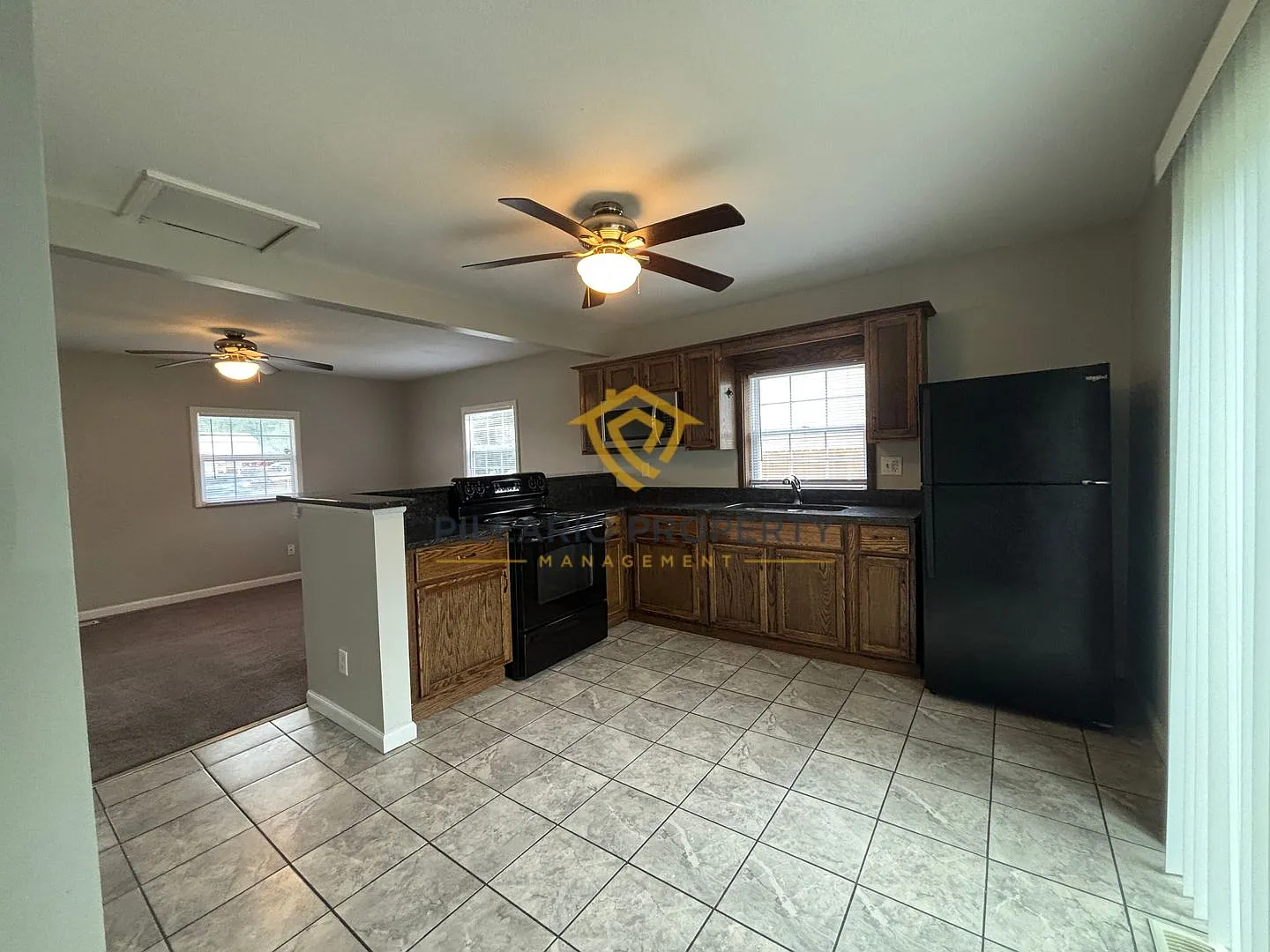 Charming 2-Bedroom Home with Spacious Yard Near Garfield Park, Available NOW! — Photo 3