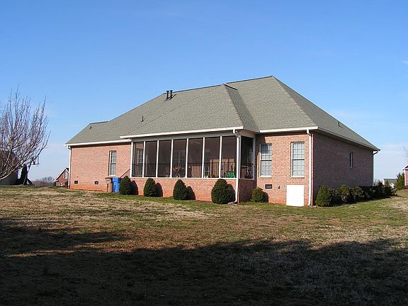 2nd image of 713 Cedar Hill Dr