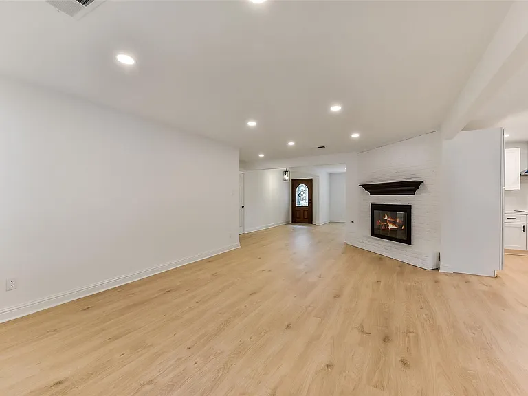 5946 Valkeith Dr — Photo 8