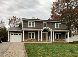 23 Pinetree Ct, Commack, NY 11725