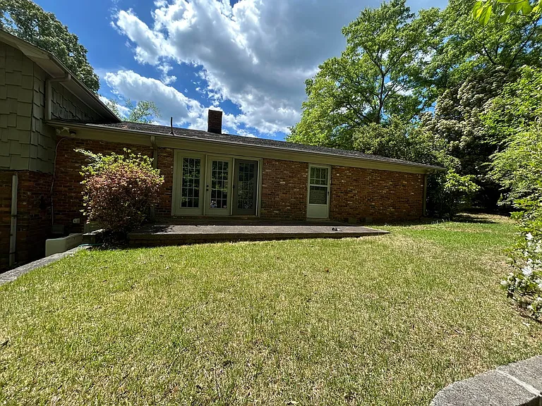 215 York Dr — Photo 18