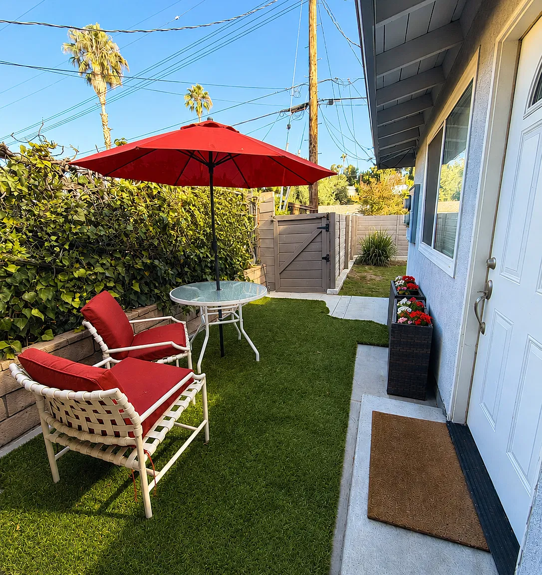 Studio, 400 sqft, $2,200 — Photo 1