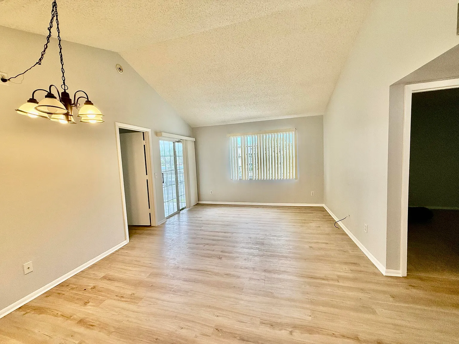 2 bed, 2.0 bath, 874 sqft, $1,700 — Photo 3