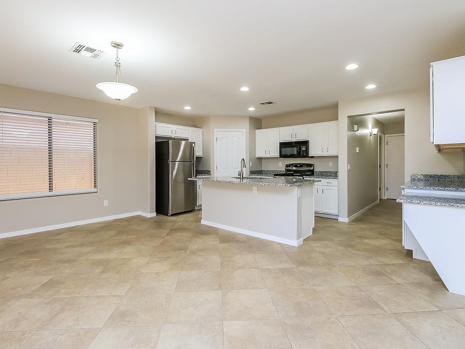 1st image of 33023 N Quarry Hills Dr