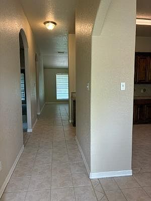 4th image of 910 Old Angleton Rd