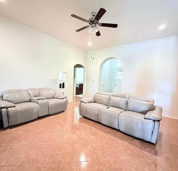 4565 Osborne Ave — Photo 6