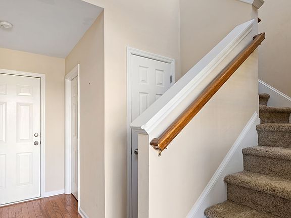 Entry Way, Coat Closet, Utility Closet, Entry to Parking