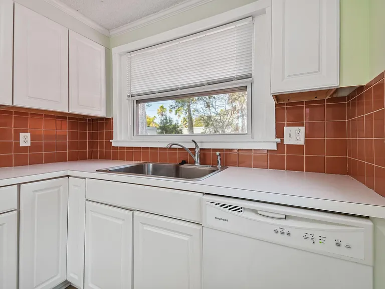 208 Union St — Photo 14