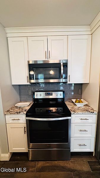 5th image of 213 Hampton Pl Boulevard #213
