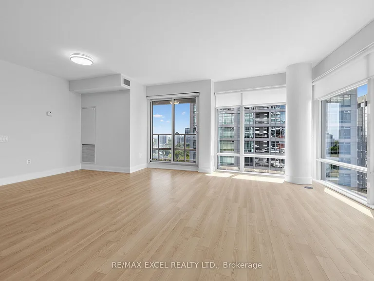2191 Yonge St #1805 — Photo 8
