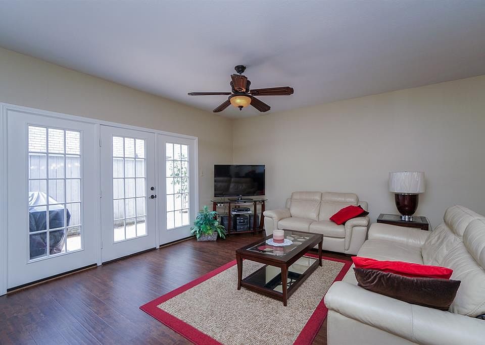 1st image of 476 Wilcrest Dr #476
