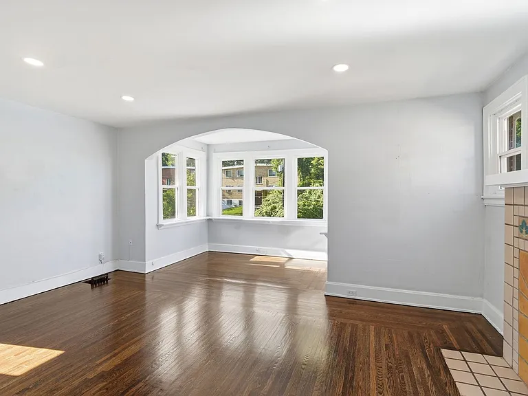 682 Greenwood Ave — Photo 9