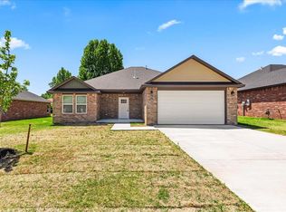 216 E Abbot Ln, Mustang, OK 73064
