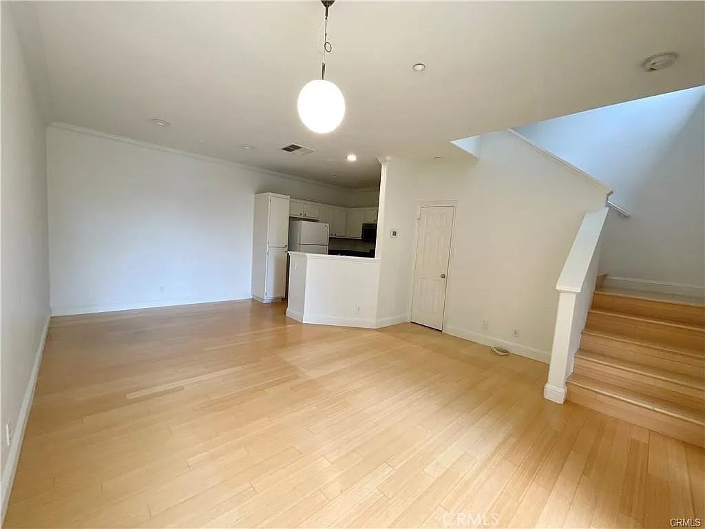 1 bed, 1.5 bath, 890 sqft, $3,100 — Photo 1