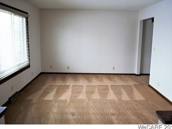 5th image of 106 Blackthorn Dr #8