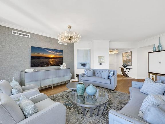 3rd image of 13675 Vanderbilt DR #605