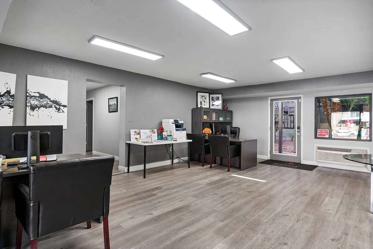 Building Photo - Townhome Villas