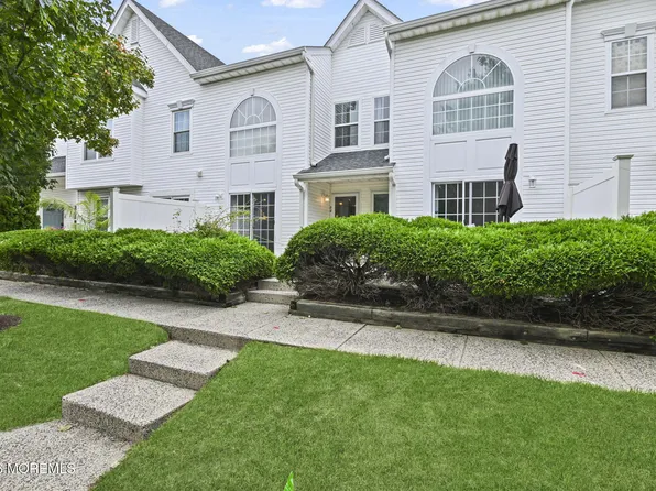 22 Dover Court, Tinton Falls, NJ 07712