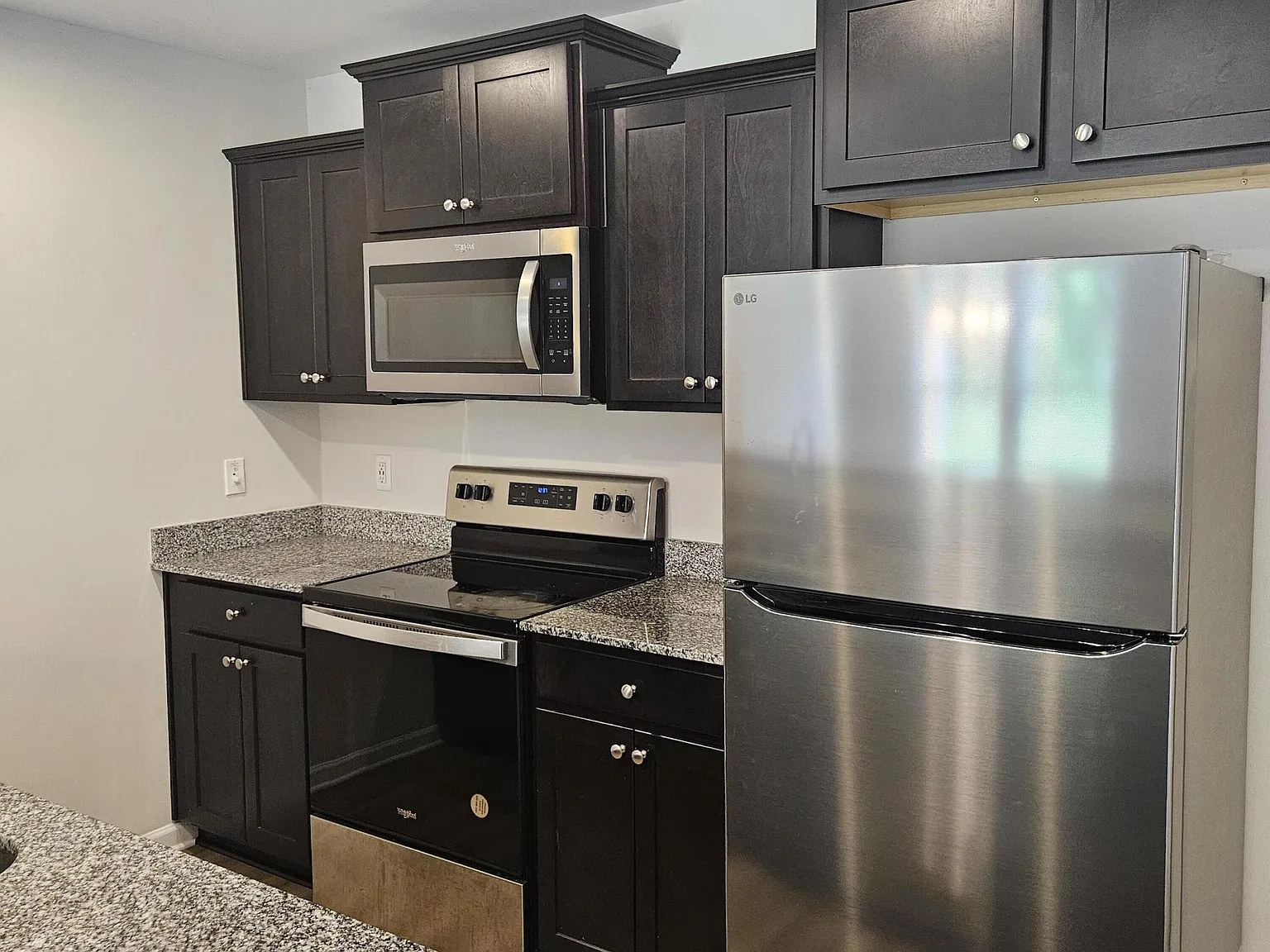 4 bed, 2.5 bath, 1900 sqft, $2,195 — Photo 3