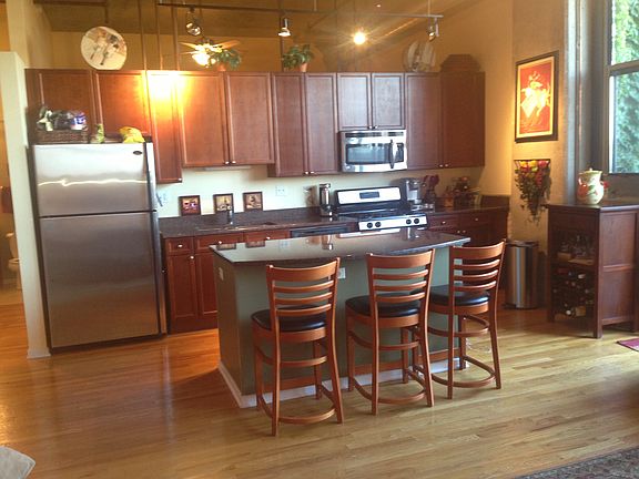 4th image of 900 N Kingsbury St APT 734