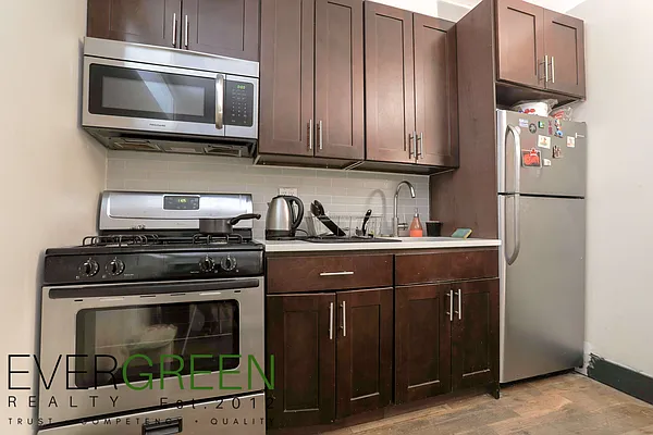 Rented by Evergreen Apartments BK | media 2