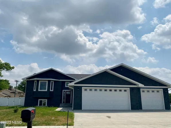 434 NW Grant Dr, Watertown, SD 57201