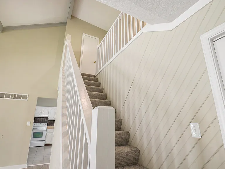 8207 Webster Ave #7 — Photo 19
