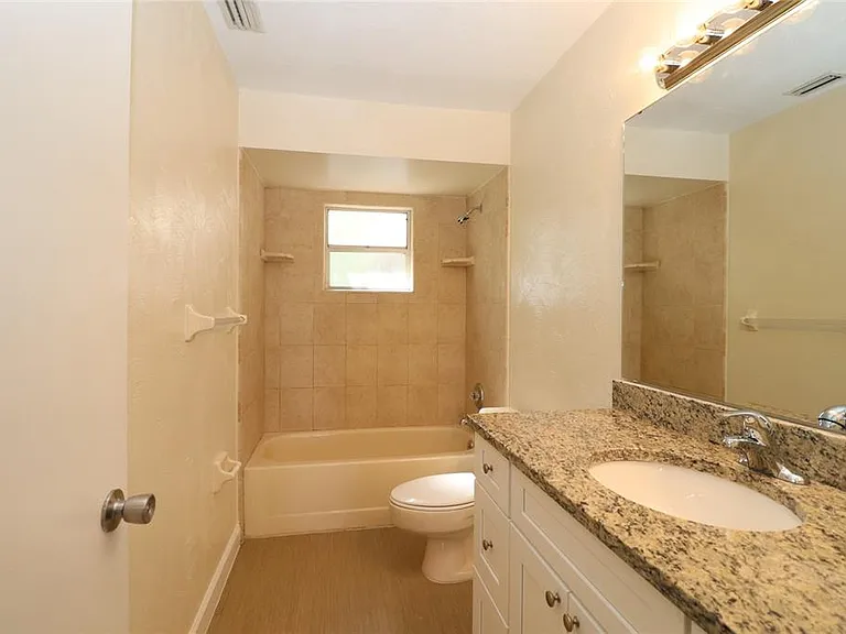907 Primrose Ter — Photo 18