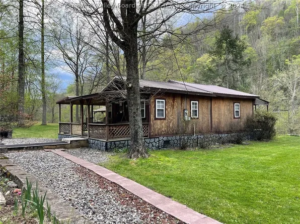 7 Baltimore Railroad Dr, Clay, WV 25043