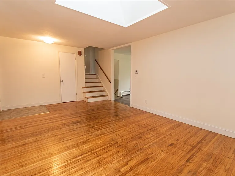 5 Adeane Dr W — Photo 5