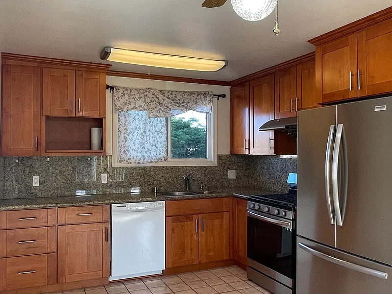 Cambria St — Photo 2