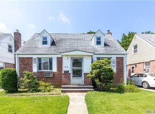7634 269th St, New Hyde Park, NY 11040