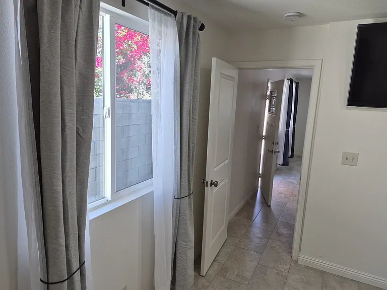 901 E Occidental St #2 — Photo 6