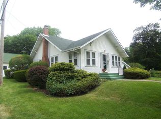 390 W Woodstock St, Crystal Lake, IL 60014