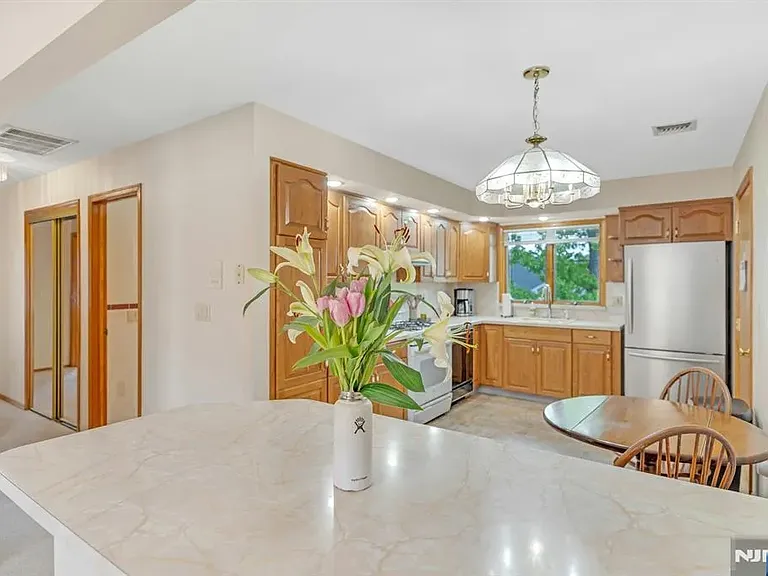 245 Wilson Ave — Photo 9