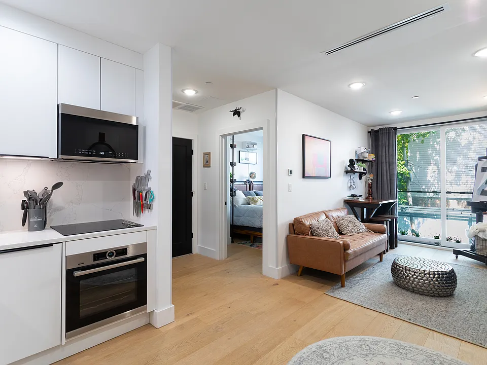 31 Bleecker St #2R