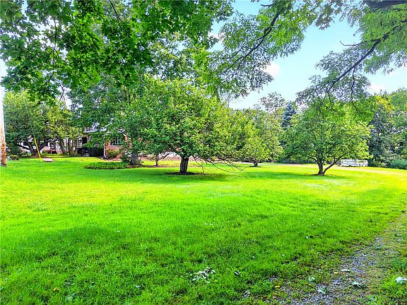 2nd image of 1818 Middle Rd