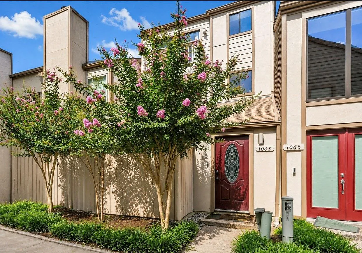 3 bed, 2.5 bath, 2064 sqft, $2,400 — Photo 2